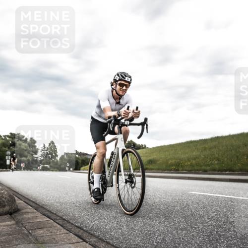 21.06.2026 - 29. Vierlanden-Triathlon H.Heesch http://msf.ph/oto/9903850 21.06.2026 10:16:33 Radfahren 83, 392, 409, 417 meine-sportfotos.de