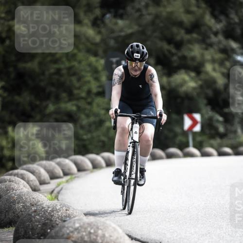 21.06.2026 - 29. Vierlanden-Triathlon H.Heesch http://msf.ph/oto/9903923 21.06.2026 11:36:27 Radfahren 246, 653, 841 meine-sportfotos.de
