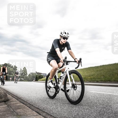 21.06.2026 - 29. Vierlanden-Triathlon H.Heesch http://msf.ph/oto/9903932 21.06.2026 10:18:17 Radfahren 105, 124, 279 meine-sportfotos.de