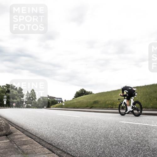 21.06.2026 - 29. Vierlanden-Triathlon H.Heesch http://msf.ph/oto/9903959 21.06.2026 10:18:52 Radfahren  meine-sportfotos.de