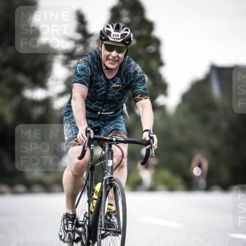 21.06.2026 - 29. Vierlanden-Triathlon H.Heesch http://msf.ph/oto/9904015 21.06.2026 10:18:08 Radfahren 191, 439, 477 meine-sportfotos.de