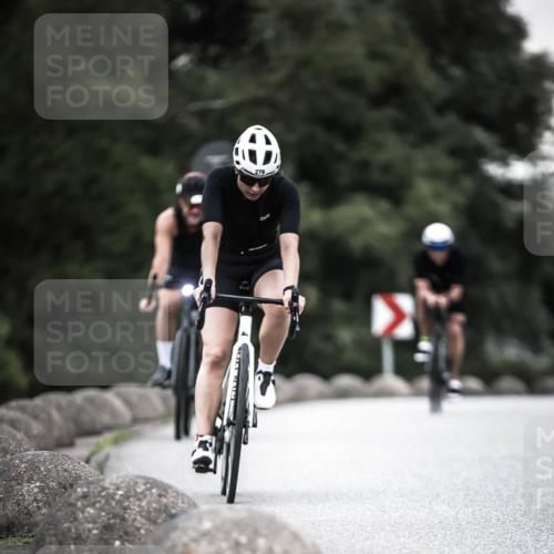 21.06.2026 - 29. Vierlanden-Triathlon H.Heesch http://msf.ph/oto/9904054 21.06.2026 10:18:15 Radfahren 105, 124, 279 meine-sportfotos.de