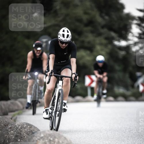 21.06.2026 - 29. Vierlanden-Triathlon H.Heesch http://msf.ph/oto/9904063 21.06.2026 10:18:15 Radfahren 105, 124, 279 meine-sportfotos.de