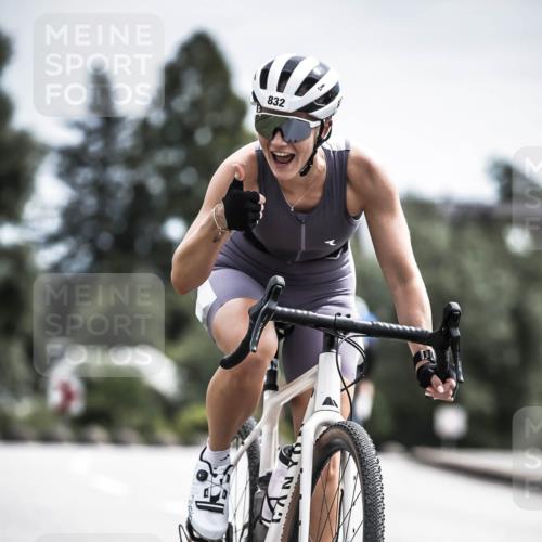 21.06.2026 - 29. Vierlanden-Triathlon H.Heesch http://msf.ph/oto/9904137 21.06.2026 11:36:55 Radfahren 832, 865 meine-sportfotos.de