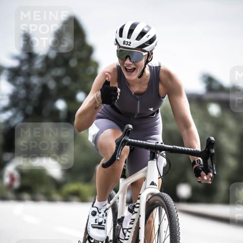 21.06.2026 - 29. Vierlanden-Triathlon H.Heesch http://msf.ph/oto/9904144 21.06.2026 11:36:55 Radfahren 832, 865 meine-sportfotos.de