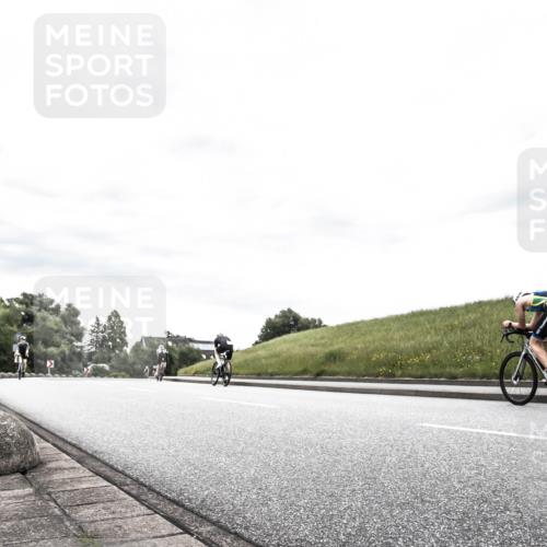 21.06.2026 - 29. Vierlanden-Triathlon H.Heesch http://msf.ph/oto/9904153 21.06.2026 10:24:38 Radfahren 71, 207, 625 meine-sportfotos.de