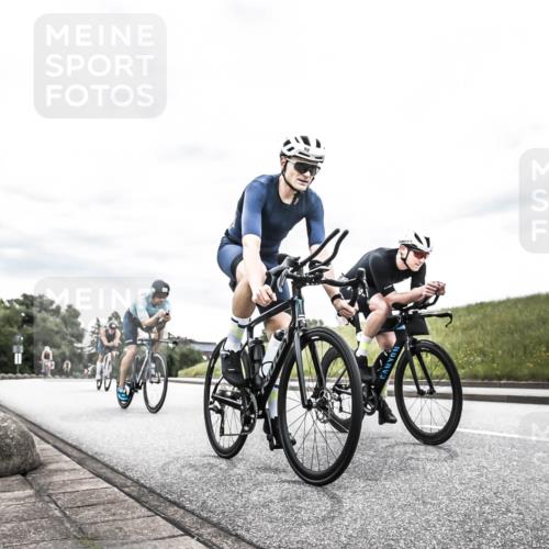 21.06.2026 - 29. Vierlanden-Triathlon H.Heesch http://msf.ph/oto/9904191 21.06.2026 10:25:15 Radfahren 76, 77, 98, 107, 506 meine-sportfotos.de