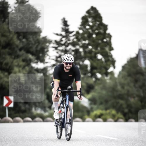 21.06.2026 - 29. Vierlanden-Triathlon H.Heesch http://msf.ph/oto/9904241 21.06.2026 10:18:37 Radfahren 442, 446 meine-sportfotos.de