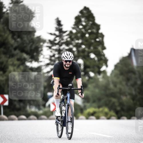 21.06.2026 - 29. Vierlanden-Triathlon H.Heesch http://msf.ph/oto/9904247 21.06.2026 10:18:37 Radfahren 442, 446 meine-sportfotos.de