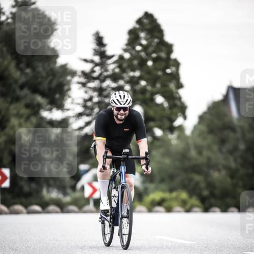 21.06.2026 - 29. Vierlanden-Triathlon H.Heesch http://msf.ph/oto/9904250 21.06.2026 10:18:37 Radfahren 442, 446 meine-sportfotos.de