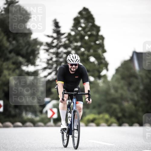 21.06.2026 - 29. Vierlanden-Triathlon H.Heesch http://msf.ph/oto/9904253 21.06.2026 10:18:37 Radfahren 442, 446 meine-sportfotos.de