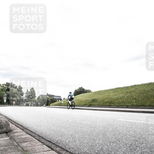 21.06.2026 - 29. Vierlanden-Triathlon H.Heesch http://msf.ph/oto/9904271 21.06.2026 10:25:54 Radfahren 114, 380, 382 meine-sportfotos.de