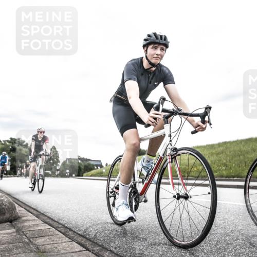 21.06.2026 - 29. Vierlanden-Triathlon H.Heesch http://msf.ph/oto/9904393 21.06.2026 10:26:02 Radfahren 8, 383, 384, 415, 536, 587, 591, 604, 1355 meine-sportfotos.de