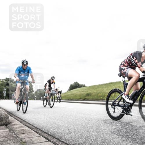21.06.2026 - 29. Vierlanden-Triathlon H.Heesch http://msf.ph/oto/9904407 21.06.2026 10:26:04 Radfahren 8, 136, 311, 383, 384, 415, 536, 587, 591, 604, 1355 meine-sportfotos.de
