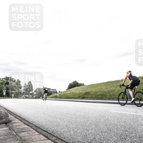 21.06.2026 - 29. Vierlanden-Triathlon H.Heesch http://msf.ph/oto/9904450 21.06.2026 10:26:15 Radfahren  meine-sportfotos.de