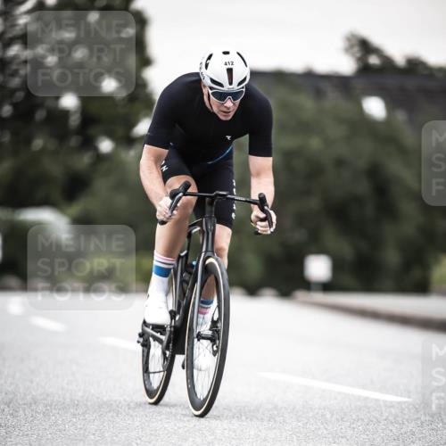 21.06.2026 - 29. Vierlanden-Triathlon H.Heesch http://msf.ph/oto/9904498 21.06.2026 10:20:08 Radfahren 15, 16, 22, 113, 244, 412 meine-sportfotos.de