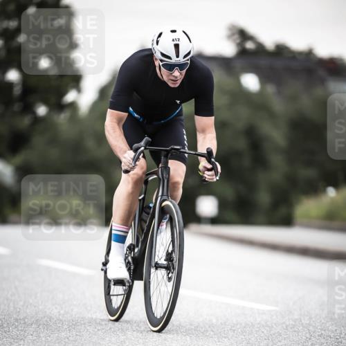 21.06.2026 - 29. Vierlanden-Triathlon H.Heesch http://msf.ph/oto/9904504 21.06.2026 10:20:08 Radfahren 15, 16, 22, 113, 244, 412 meine-sportfotos.de