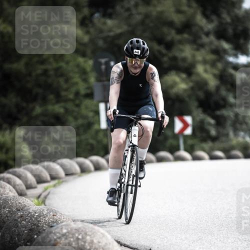 21.06.2026 - 29. Vierlanden-Triathlon H.Heesch http://msf.ph/oto/9904514 21.06.2026 11:36:27 Radfahren 246, 653, 841 meine-sportfotos.de