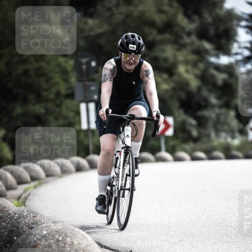 21.06.2026 - 29. Vierlanden-Triathlon H.Heesch http://msf.ph/oto/9904518 21.06.2026 11:36:27 Radfahren 246, 653, 841 meine-sportfotos.de