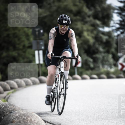 21.06.2026 - 29. Vierlanden-Triathlon H.Heesch http://msf.ph/oto/9904521 21.06.2026 11:36:27 Radfahren 246, 653, 841 meine-sportfotos.de