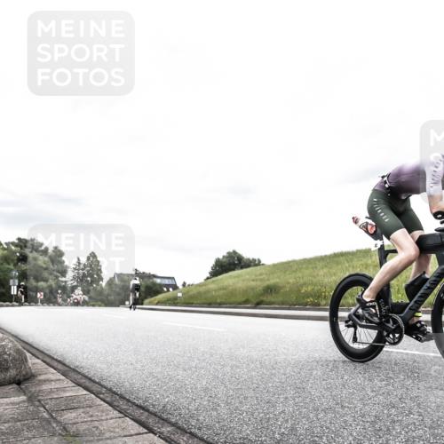 21.06.2026 - 29. Vierlanden-Triathlon H.Heesch http://msf.ph/oto/9904540 21.06.2026 10:27:05 Radfahren 43, 45, 64, 108, 128, 600, 624 meine-sportfotos.de