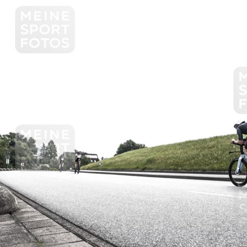 21.06.2026 - 29. Vierlanden-Triathlon H.Heesch http://msf.ph/oto/9904557 21.06.2026 10:54:35 Radfahren 33, 94, 506, 526, 545, 552, 562, 599 meine-sportfotos.de
