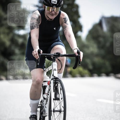 21.06.2026 - 29. Vierlanden-Triathlon H.Heesch http://msf.ph/oto/9904561 21.06.2026 11:36:28 Radfahren 246, 653, 841 meine-sportfotos.de