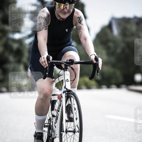 21.06.2026 - 29. Vierlanden-Triathlon H.Heesch http://msf.ph/oto/9904565 21.06.2026 11:36:28 Radfahren 246, 653, 841 meine-sportfotos.de
