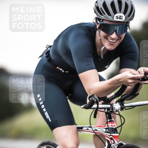 21.06.2026 - 29. Vierlanden-Triathlon H.Heesch http://msf.ph/oto/9904636 21.06.2026 10:20:41 Radfahren 52, 542 meine-sportfotos.de