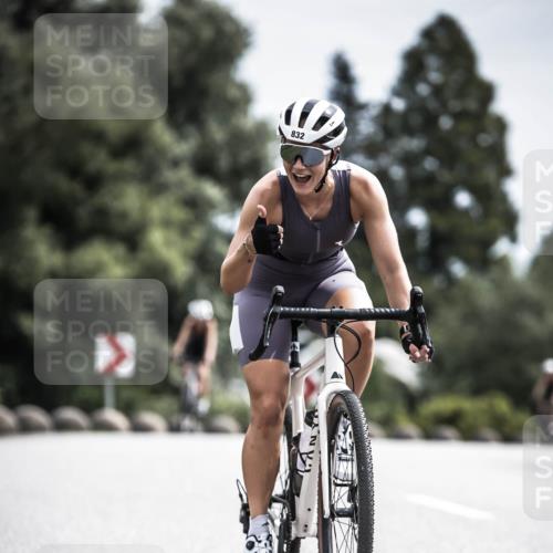 21.06.2026 - 29. Vierlanden-Triathlon H.Heesch http://msf.ph/oto/9904695 21.06.2026 11:36:55 Radfahren 832, 865 meine-sportfotos.de
