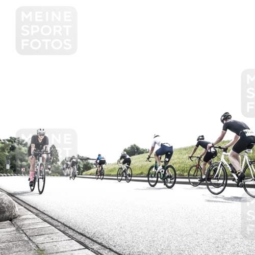 21.06.2026 - 29. Vierlanden-Triathlon H.Heesch http://msf.ph/oto/9904696 21.06.2026 10:57:06 Radfahren 145, 255, 514, 585 meine-sportfotos.de