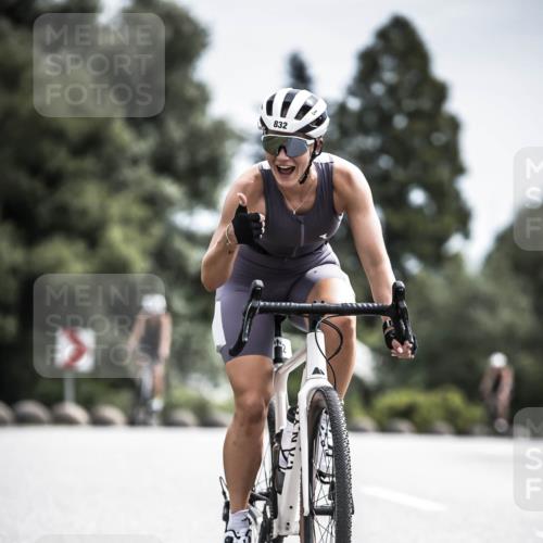 21.06.2026 - 29. Vierlanden-Triathlon H.Heesch http://msf.ph/oto/9904698 21.06.2026 11:36:55 Radfahren 832, 865 meine-sportfotos.de