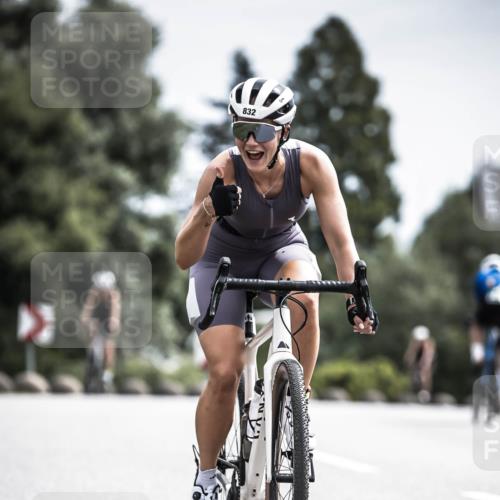21.06.2026 - 29. Vierlanden-Triathlon H.Heesch http://msf.ph/oto/9904701 21.06.2026 11:36:55 Radfahren 832, 865 meine-sportfotos.de