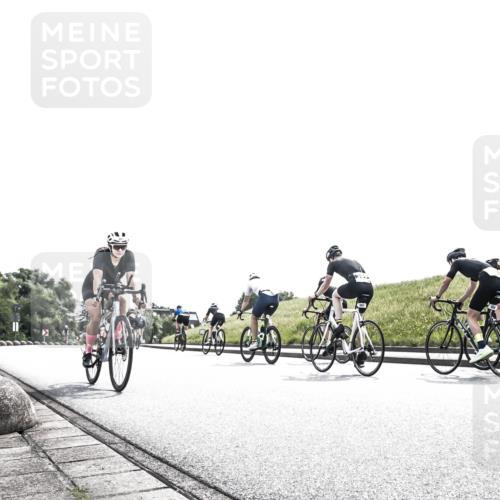 21.06.2026 - 29. Vierlanden-Triathlon H.Heesch http://msf.ph/oto/9904702 21.06.2026 10:57:06 Radfahren 145, 255, 514, 585 meine-sportfotos.de