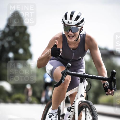 21.06.2026 - 29. Vierlanden-Triathlon H.Heesch http://msf.ph/oto/9904716 21.06.2026 11:36:55 Radfahren 832, 865 meine-sportfotos.de