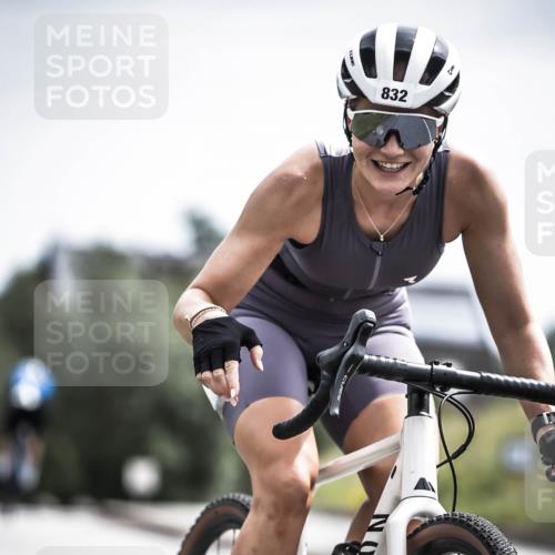 21.06.2026 - 29. Vierlanden-Triathlon H.Heesch http://msf.ph/oto/9904724 21.06.2026 11:36:55 Radfahren 832, 865 meine-sportfotos.de