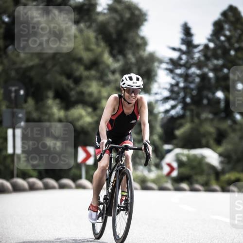 21.06.2026 - 29. Vierlanden-Triathlon H.Heesch http://msf.ph/oto/9904815 21.06.2026 11:37:02 Radfahren 100, 847, 865 meine-sportfotos.de