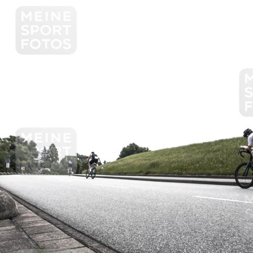 21.06.2026 - 29. Vierlanden-Triathlon H.Heesch http://msf.ph/oto/9904857 21.06.2026 11:00:00 Radfahren 113, 192, 207, 518 meine-sportfotos.de