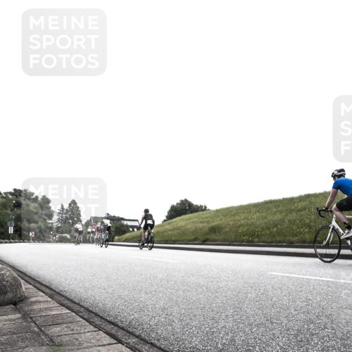 21.06.2026 - 29. Vierlanden-Triathlon H.Heesch http://msf.ph/oto/9904914 21.06.2026 11:00:15 Radfahren 296 meine-sportfotos.de