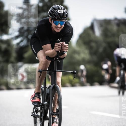 21.06.2026 - 29. Vierlanden-Triathlon H.Heesch http://msf.ph/oto/9905006 21.06.2026 11:37:41 Radfahren 105, 279, 665, 719 meine-sportfotos.de
