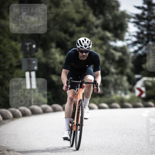 21.06.2026 - 29. Vierlanden-Triathlon H.Heesch http://msf.ph/oto/9905018 21.06.2026 11:37:42 Radfahren 105, 279, 665, 719, 895 meine-sportfotos.de