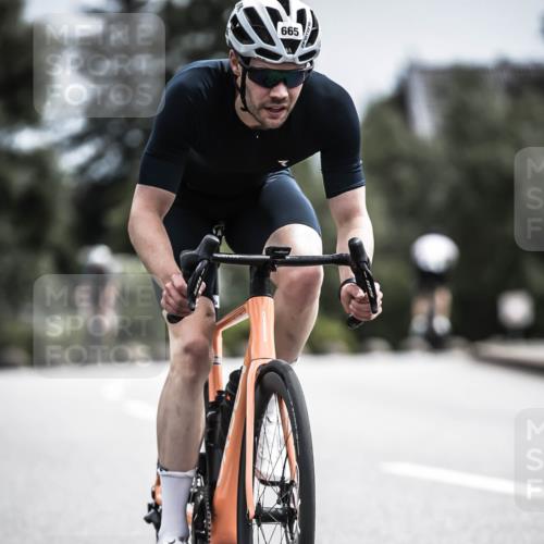 21.06.2026 - 29. Vierlanden-Triathlon H.Heesch http://msf.ph/oto/9905051 21.06.2026 11:37:43 Radfahren 105, 279, 665, 719, 895 meine-sportfotos.de