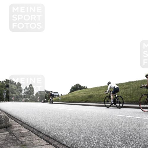 21.06.2026 - 29. Vierlanden-Triathlon H.Heesch http://msf.ph/oto/9905079 21.06.2026 11:02:09 Radfahren 190 meine-sportfotos.de