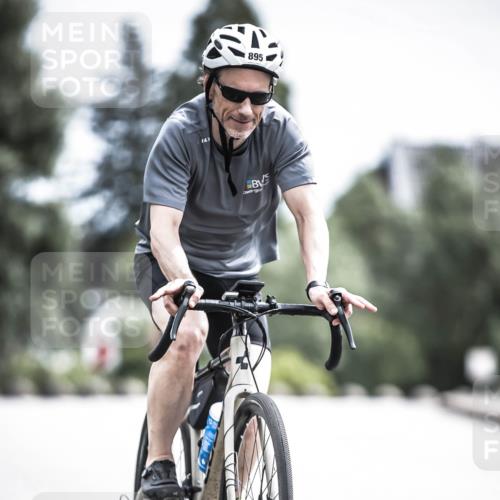 21.06.2026 - 29. Vierlanden-Triathlon H.Heesch http://msf.ph/oto/9905098 21.06.2026 11:37:49 Radfahren 279, 706, 787, 895 meine-sportfotos.de