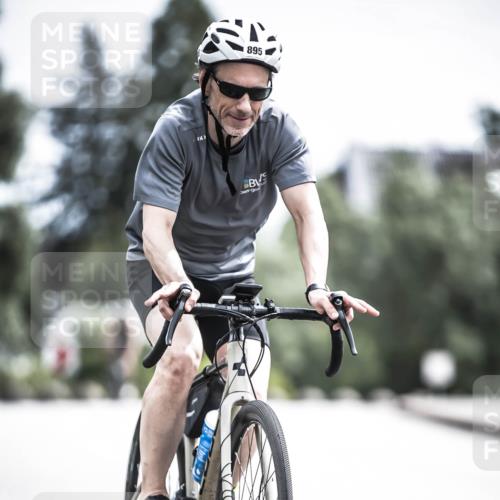 21.06.2026 - 29. Vierlanden-Triathlon H.Heesch http://msf.ph/oto/9905100 21.06.2026 11:37:49 Radfahren 279, 706, 787, 895 meine-sportfotos.de