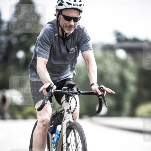 21.06.2026 - 29. Vierlanden-Triathlon H.Heesch http://msf.ph/oto/9905107 21.06.2026 11:37:49 Radfahren 279, 706, 787, 895 meine-sportfotos.de