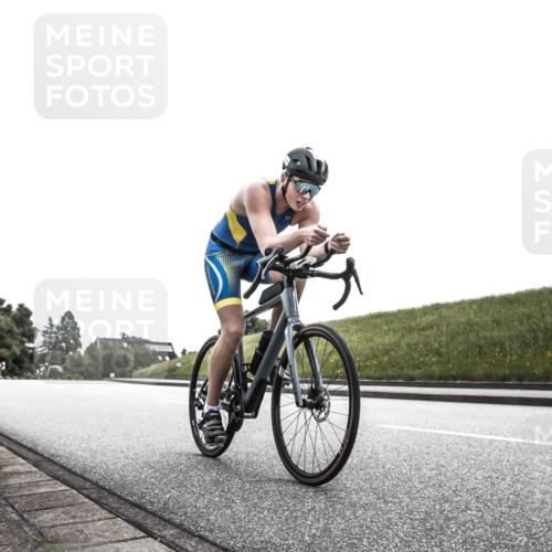 21.06.2026 - 29. Vierlanden-Triathlon H.Heesch http://msf.ph/oto/9905111 21.06.2026 11:03:18 Radfahren 35, 497, 637, 657, 753 meine-sportfotos.de