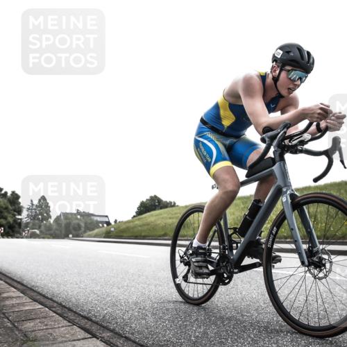 21.06.2026 - 29. Vierlanden-Triathlon H.Heesch http://msf.ph/oto/9905114 21.06.2026 11:03:18 Radfahren 35, 497, 637, 657, 753 meine-sportfotos.de