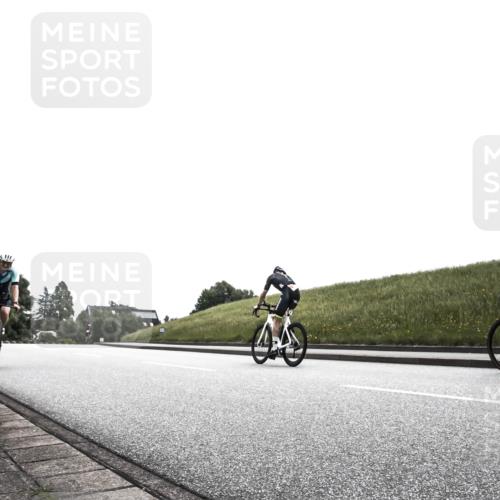 21.06.2026 - 29. Vierlanden-Triathlon H.Heesch http://msf.ph/oto/9905237 21.06.2026 11:04:28 Radfahren 94, 100, 494, 557 meine-sportfotos.de