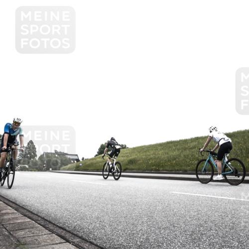 21.06.2026 - 29. Vierlanden-Triathlon H.Heesch http://msf.ph/oto/9905244 21.06.2026 11:04:28 Radfahren 94, 100, 494, 557 meine-sportfotos.de